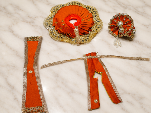 Laddu Gopal Red Dress – Handmade Poshak with Matching Choli, Pagdi & Patka